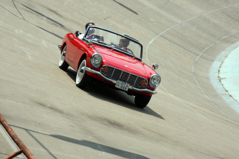 Illustration for article titled Classic Car Ownership Is Made Greater By The People Around You